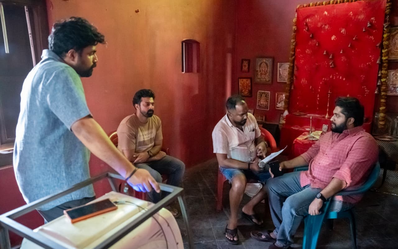 അത്ഭുത സിദ്ധിയുള്ള പ്രതിമ;ധ്യാന്‍ ശ്രീനിവാസന്‍ ചിത്രം തേവര്‍ ചിത്രീകരണം ...