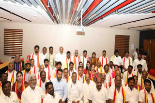 தவெகவில் இணைந்த அதிமுகவினர்