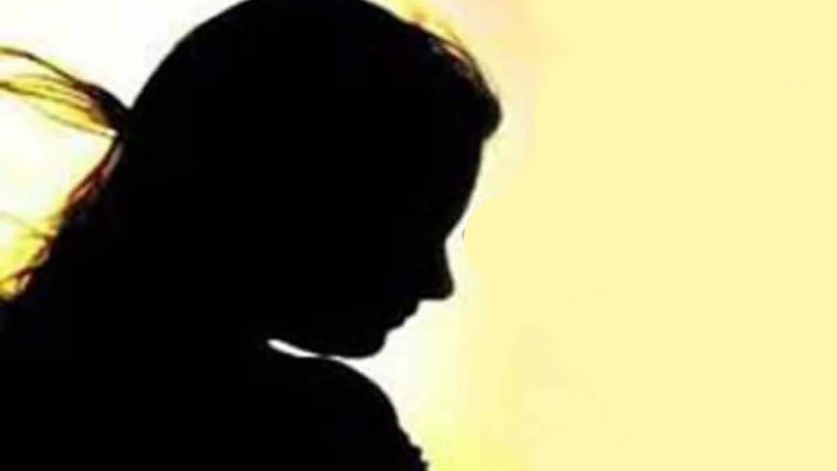 Karnataka: Relatives Give Away Minor Girl in Bonded Labour Unable to Pay Rs 15,000 Loan; Case Lodged Representative Image