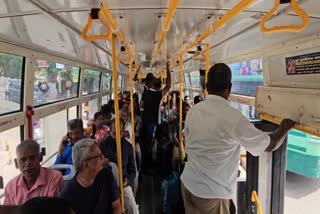 அரசு பேருந்து மூலம் அனுப்பி வைக்கப்பட்ட பயணிகள்