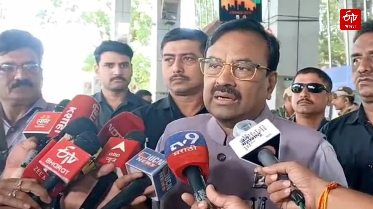 Sudhir Mungantiwar On Eknath Khadse
