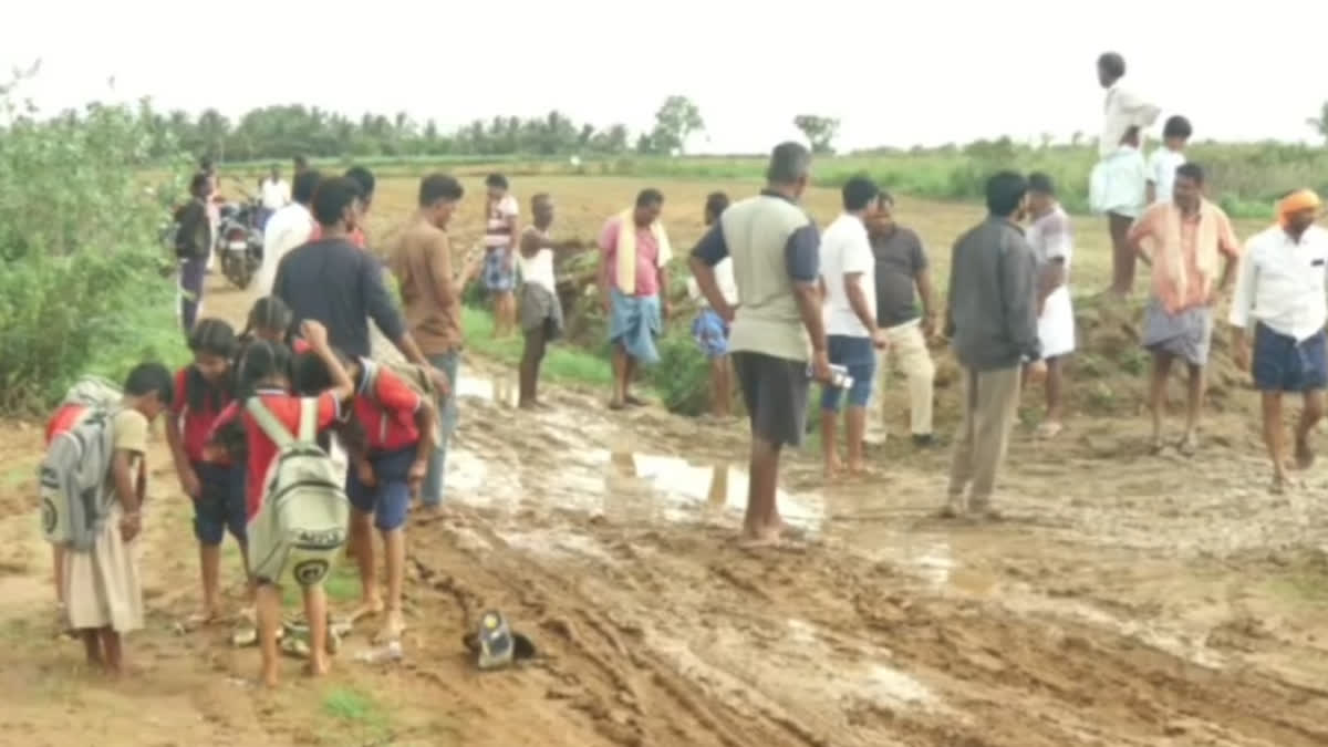 CHATTOBANAHALLI VILLAGERS DEMAND REPAIR OF DILAPIDATED ROAD