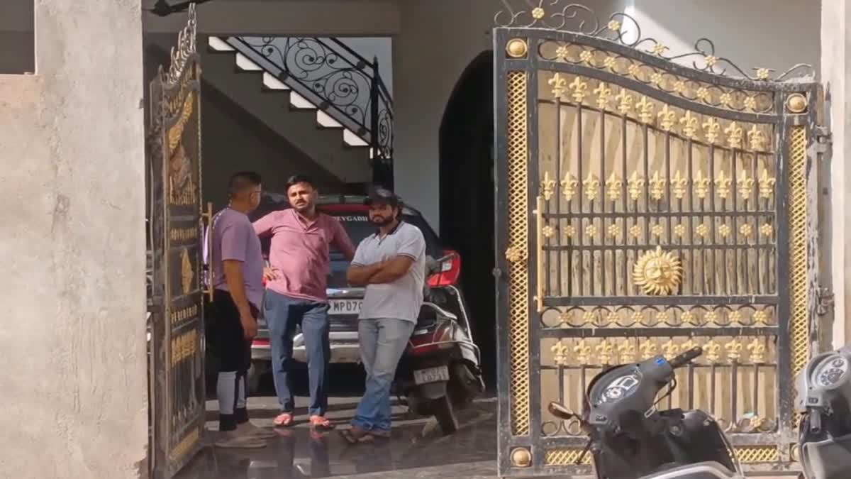Hanumat Singh Shoots Himself
