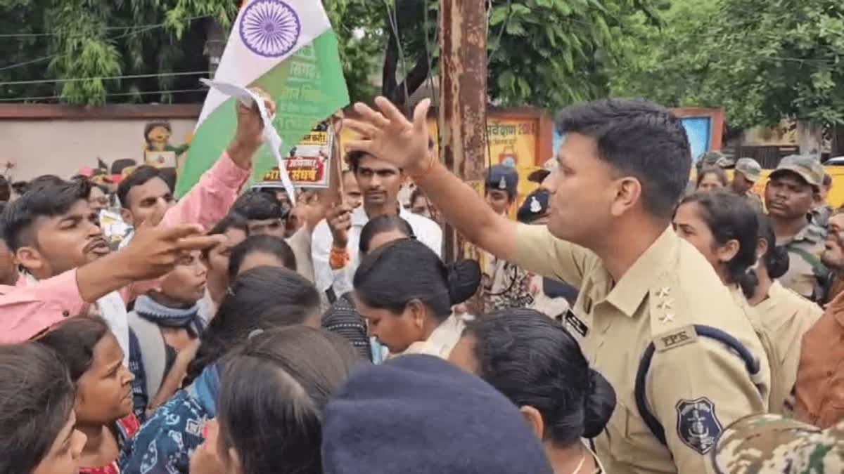 CANDIDATES PROTEST IN DURG
