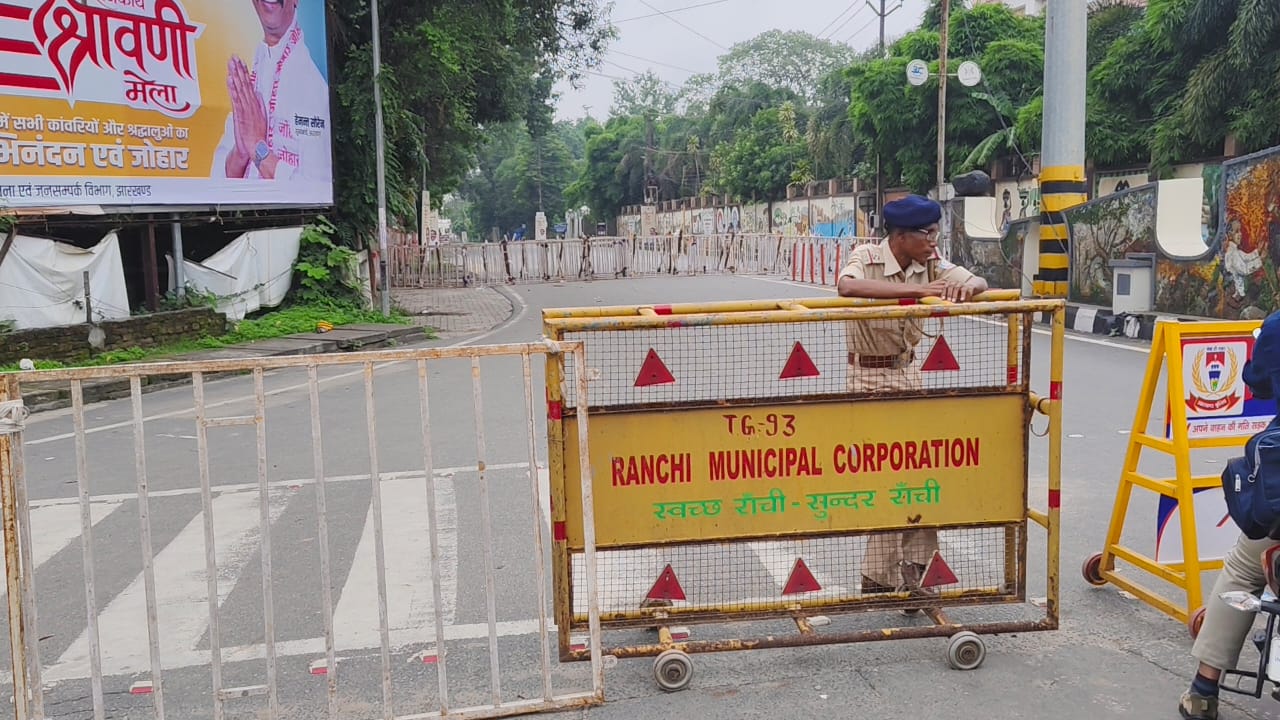 many roads sealed near CM residence on JPSC student protest