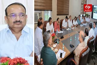 मंत्री दिनेश प्रताप सिंह ने अधिकारियों के साथ की समीक्षा बैठक.