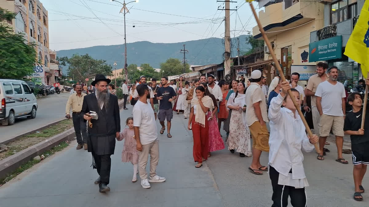 Israeli Tourists Celebrate Rosh Hashanah With Community Prayers, Reading Of The Torah In Rajasthan's Pushkar