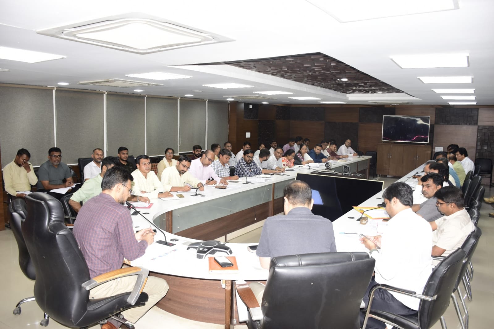 જિલ્લા કલેકટર અજય દહિયાએ તાજેતરમાં જિલ્લાની સંબંધિત વિભાગ,કચેરીઓના અધિકારીઓ સાથે બેઠક યોજી