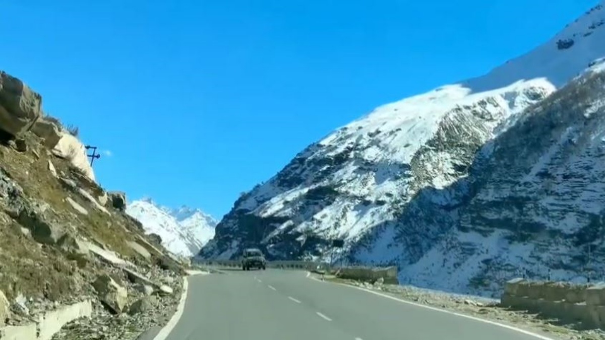 बर्फबारी में बंद हो जाती थी गाड़ियों की आवाजाही