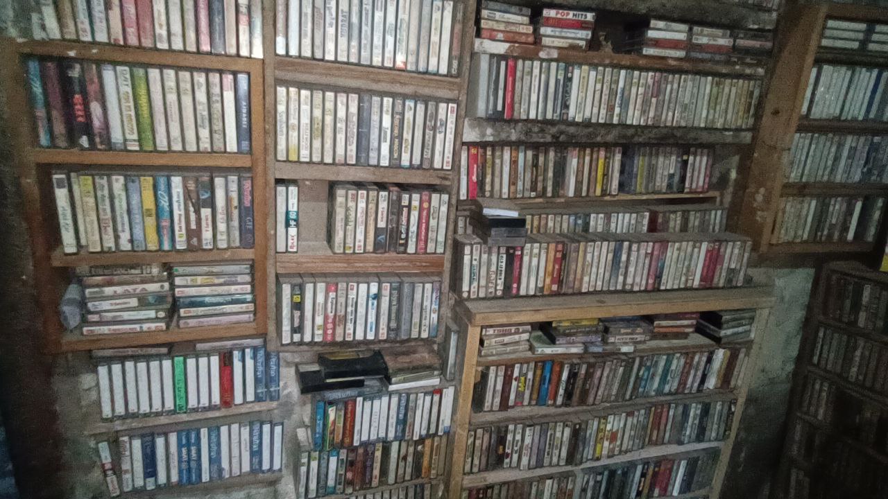 OLD CASSETTE COLLECTOR INDIA