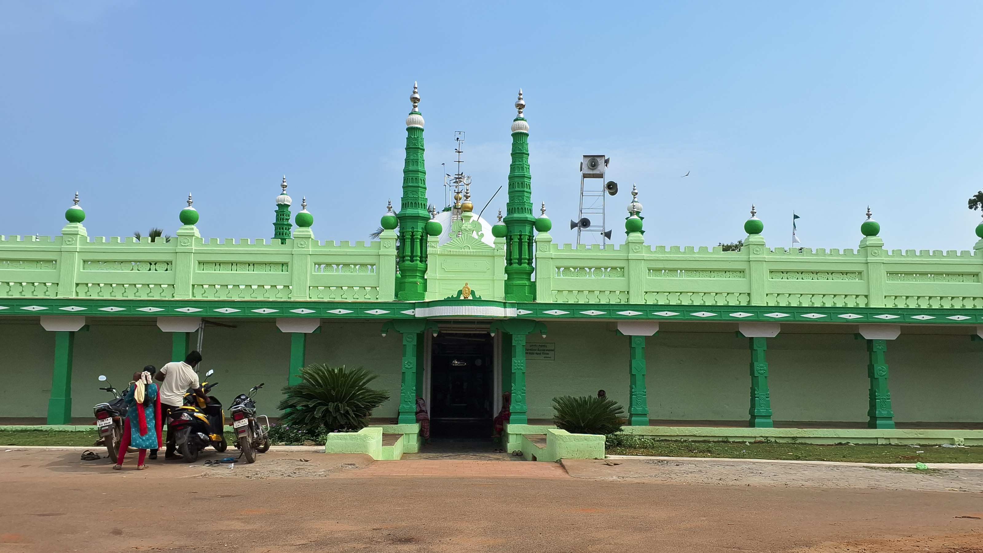 The Covid-19 pandemic claimed thousands of lives across the globe. Among those are the Muslim women of Kattu Bava Pallivasal, located on Tirupattur highway in Thirumayam taluk of Pudukkottai district, who lost their husbands to the pandemic.