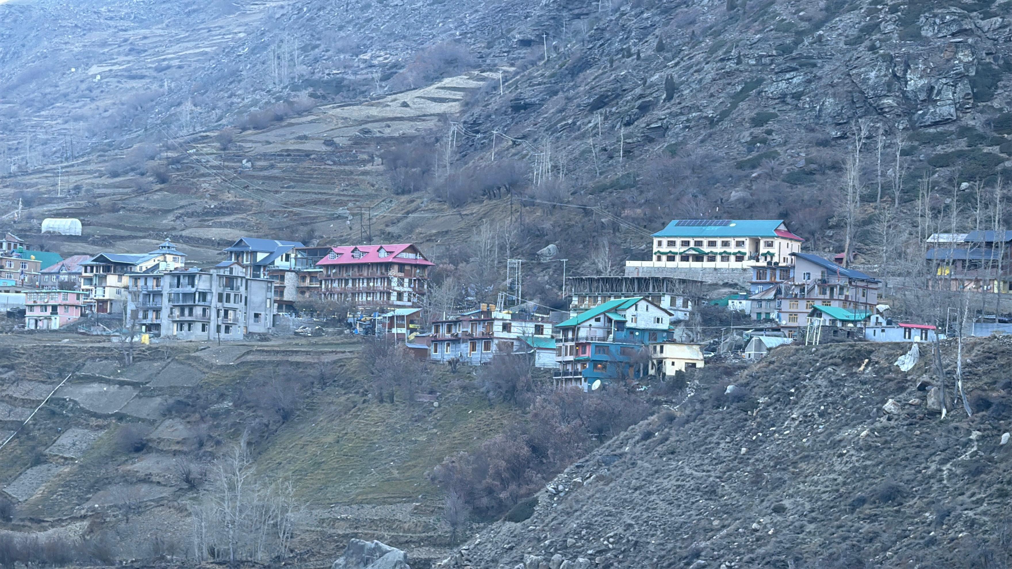 अटल टनल बनने से पहले होता था गांवों से लोगों का पलायन