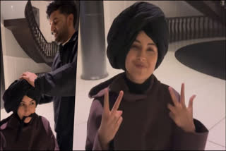 Shehnaaz Gill is cuteness-overloaded as Guru Randhawa ties pagdi on her head, duo vibes together on Sunrise song Shehnaaz Gill is cuteness-overloaded as Guru Randhawa ties pagdi on her head, duo vibes together on Sunrise song