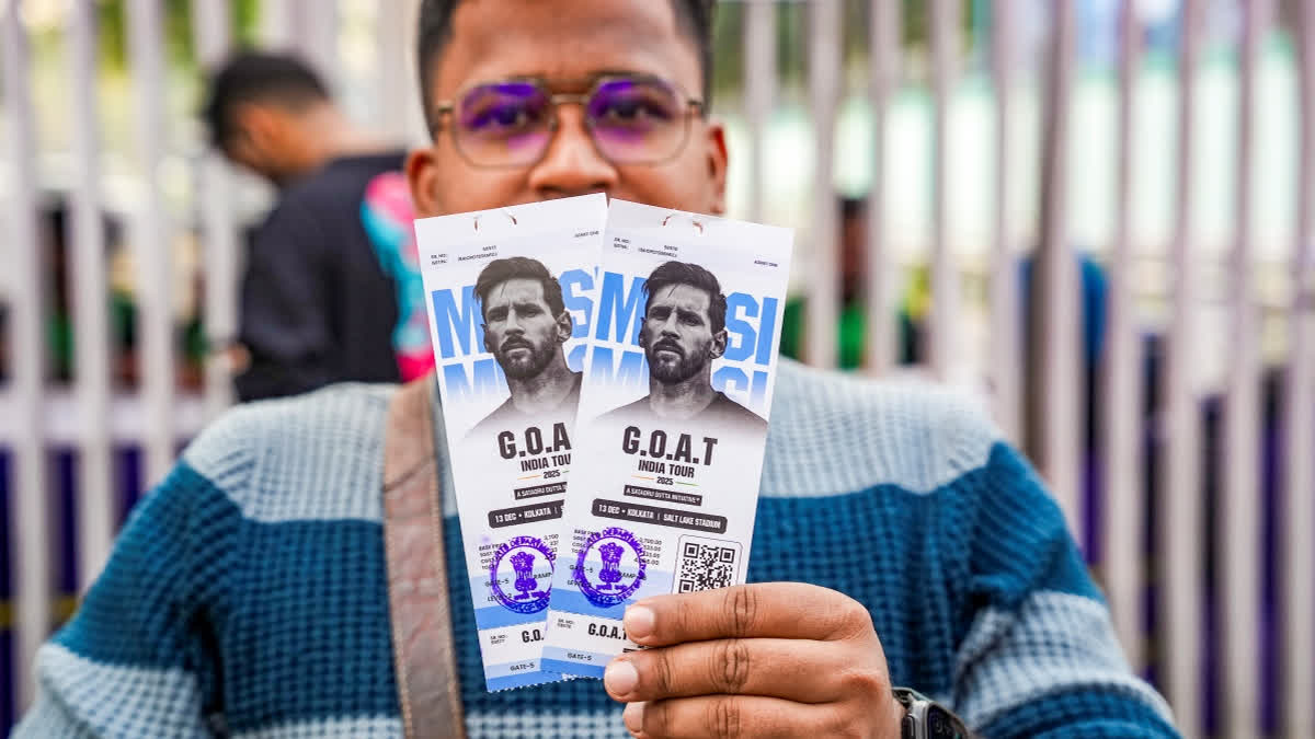 lionel messi in india messi receives grand welcome in kolkata at midnight Urdu News