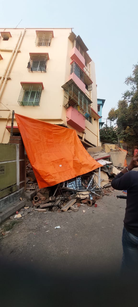 house lean in jadavpur