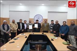 आईआईटी बीएचयू और FAARD के अधिकारी.