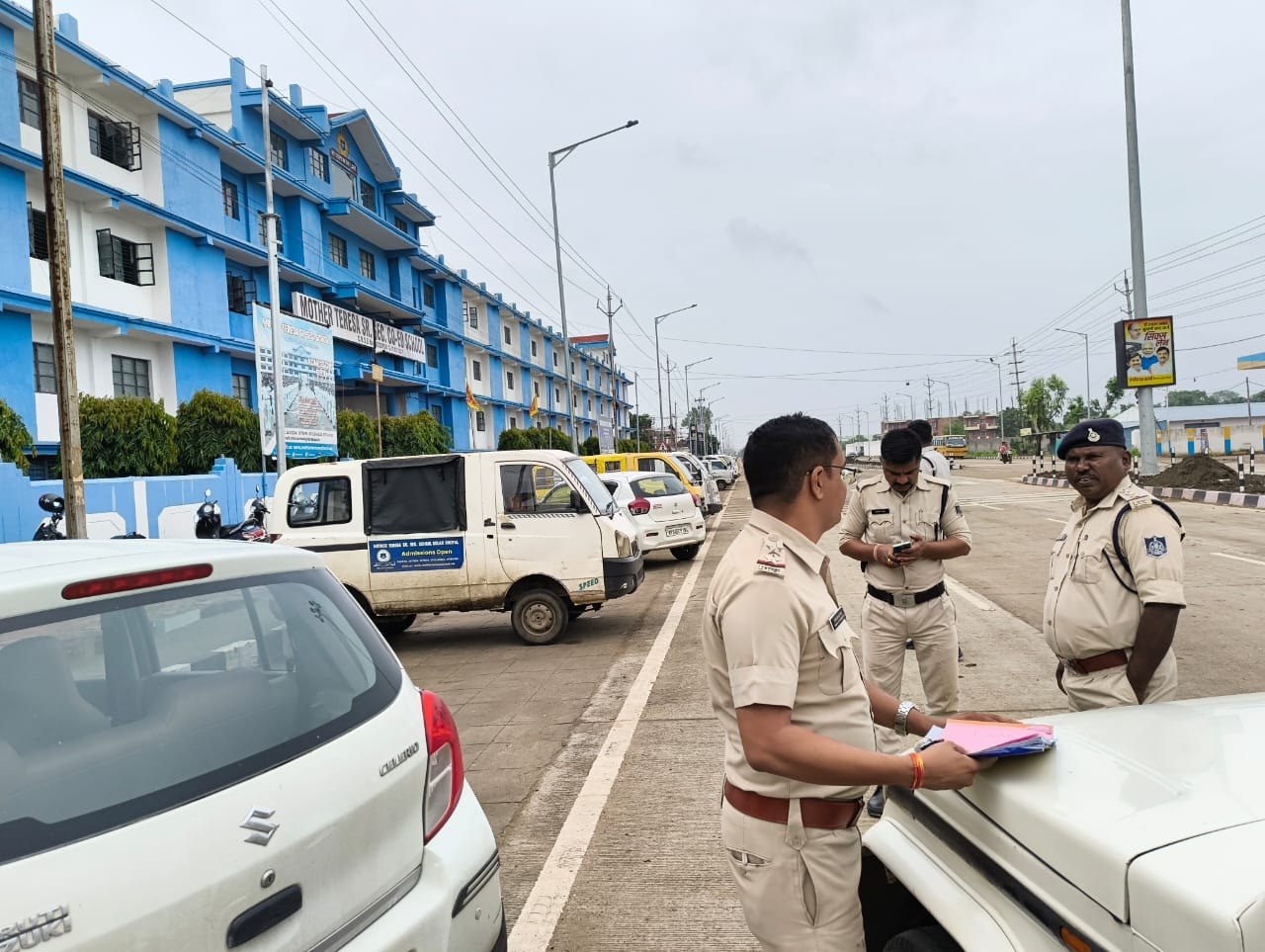 Traffic head constable issue vehicle challan