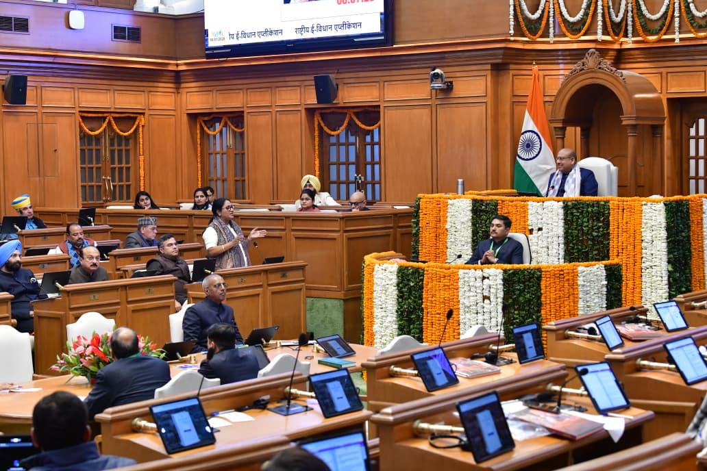 दिल्ली विधानसभा में प्रदर्शन