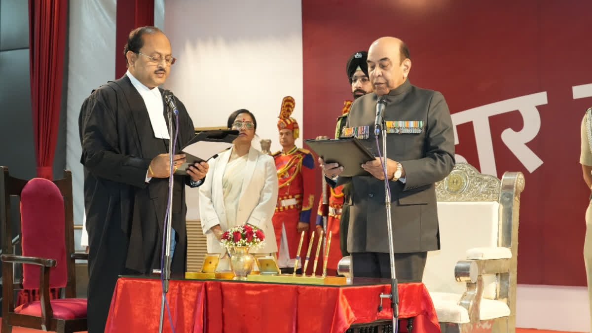 लेफ्टिनेंट जनरल सैयद अता हसनैन (सेवानिवृत्त) ने बिहार के राज्यपाल के रूप  में शपथ ली