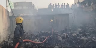 நிதிநிறுவனம் பறிமுதல் செய்த இருசக்கர வாகனங்கள் மீது தீ விபத்து