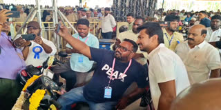 நலத்திட்ட உதவிகள் வழங்கிய உதயநிதி ஸ்டாலின்