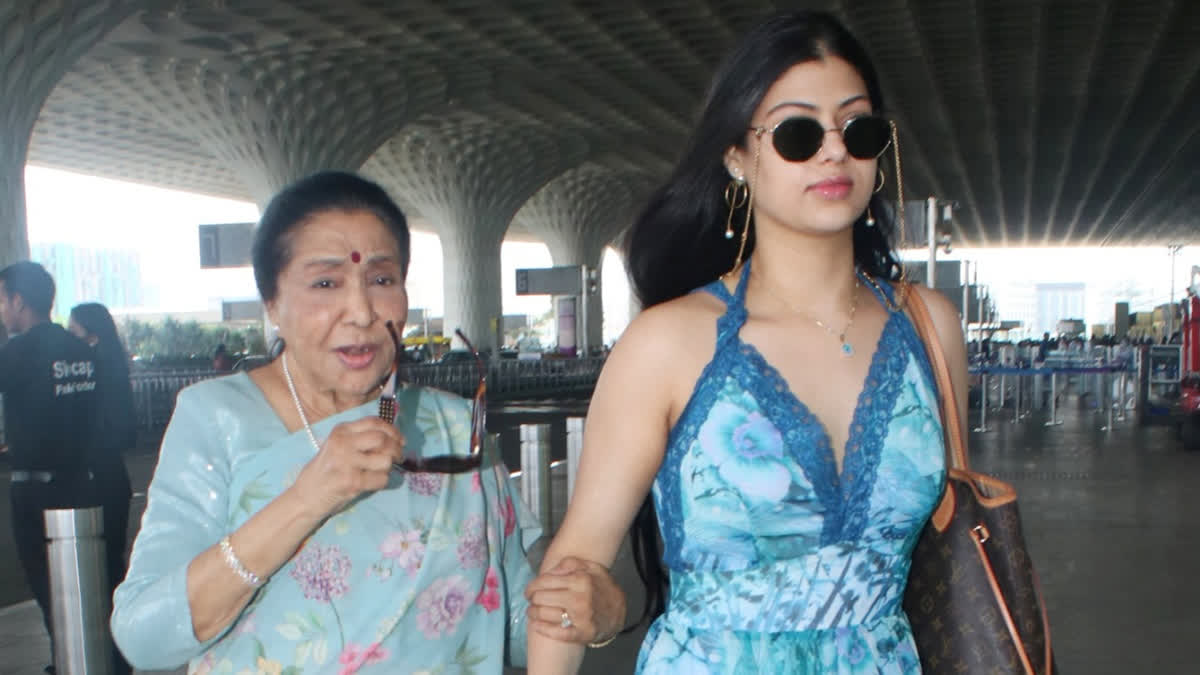 Asha Bhosle With Granddaughter Zanai Bhosle
