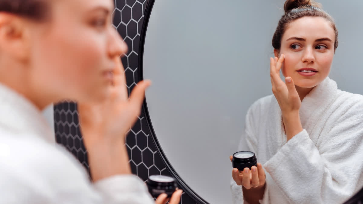 Why You Need To Use A Different Moisturizer In Summer Summer calls for skin hydration
