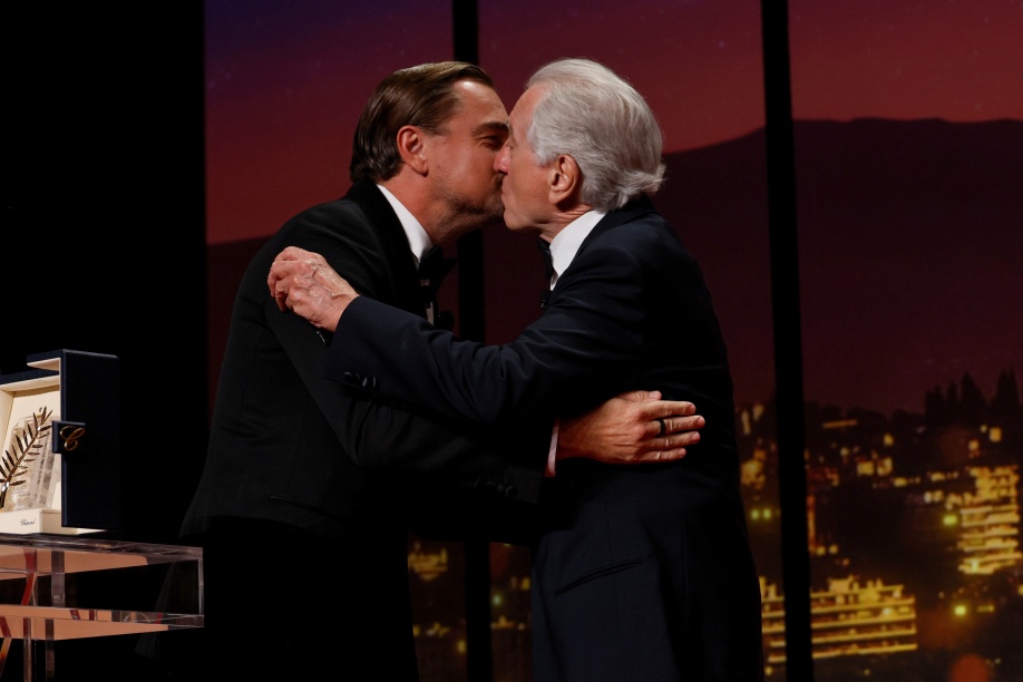 Robert De Niro Kisses Leonardo DiCaprio As He Accepts Palme d'Or;