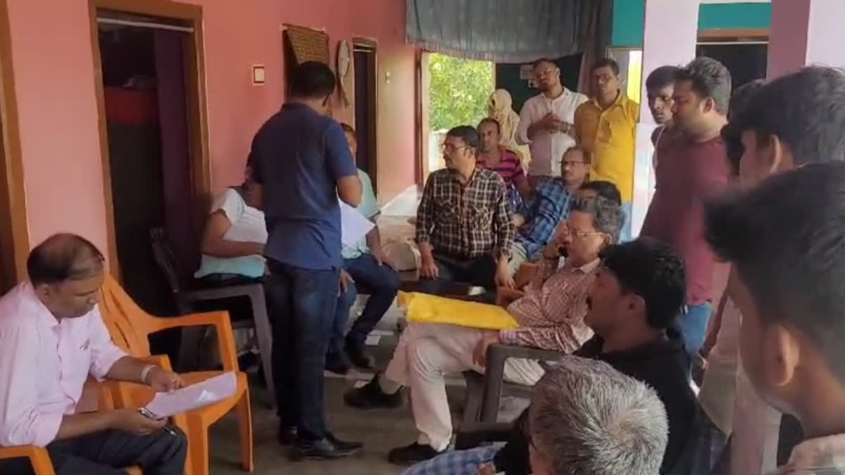 दरभंगा के पूर्व मुखिया के घर विजिलेंस रेड, 89 लाख की संपत्ति के कागजात जब्त - Vigilance Team Raid In Darbhanga Vigilance Team Raid In Darbhanga