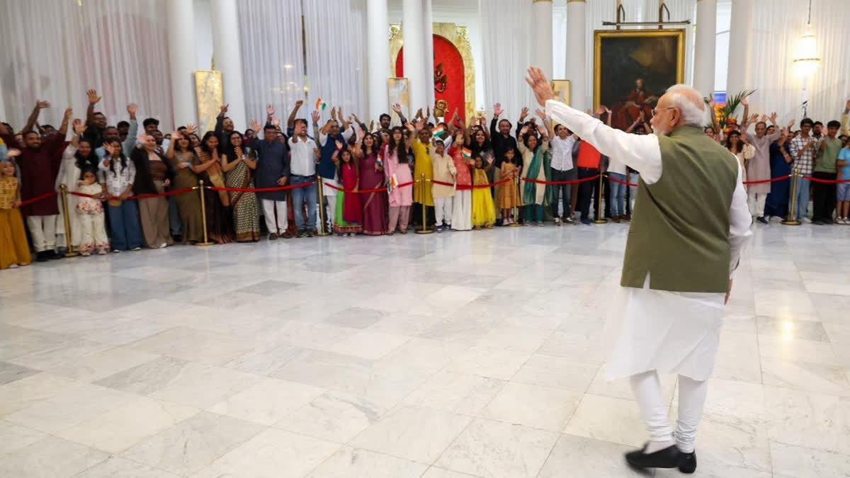PM MODI MACRON MEET