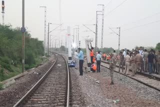 The accident occurred between the Hetampur and Dholpur railway stations.