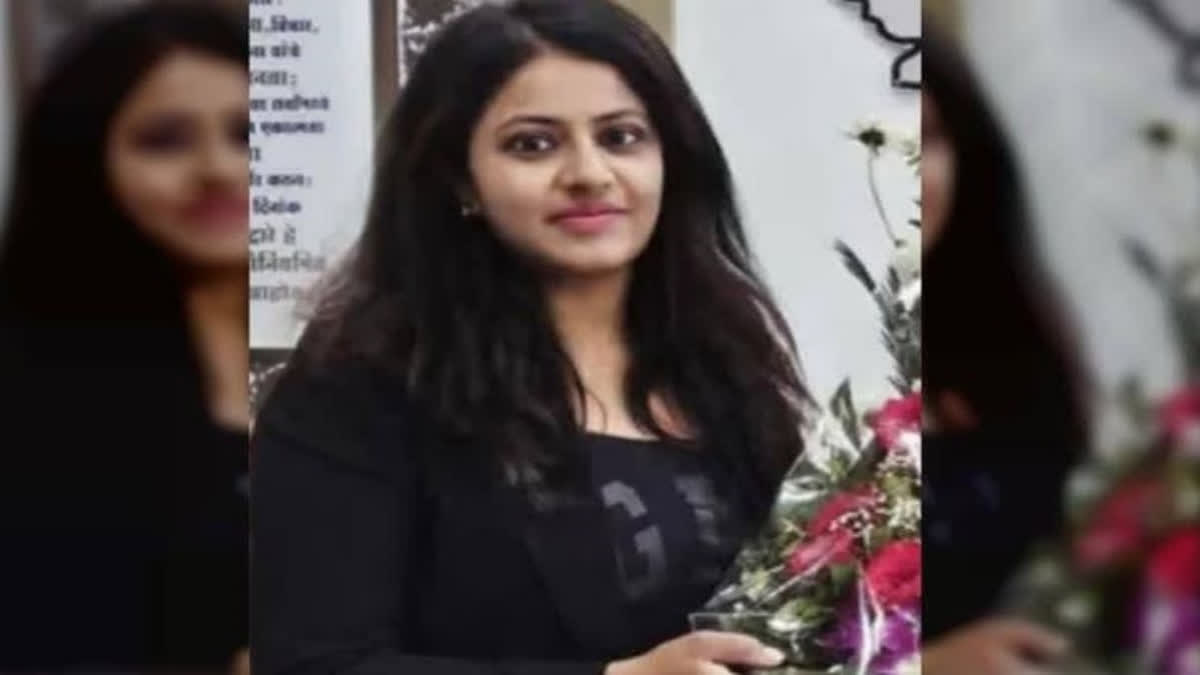 Show Cause Notice Issued To IAS Probationer Puja Khedkar's Mother Over Misuse Of Licenced Gun IAS probationer Puja Khedkar's mother, Manorama Khedkar, was issued a show-cause notice by Pune Police on June 13 over the misuse of a licensed gun.