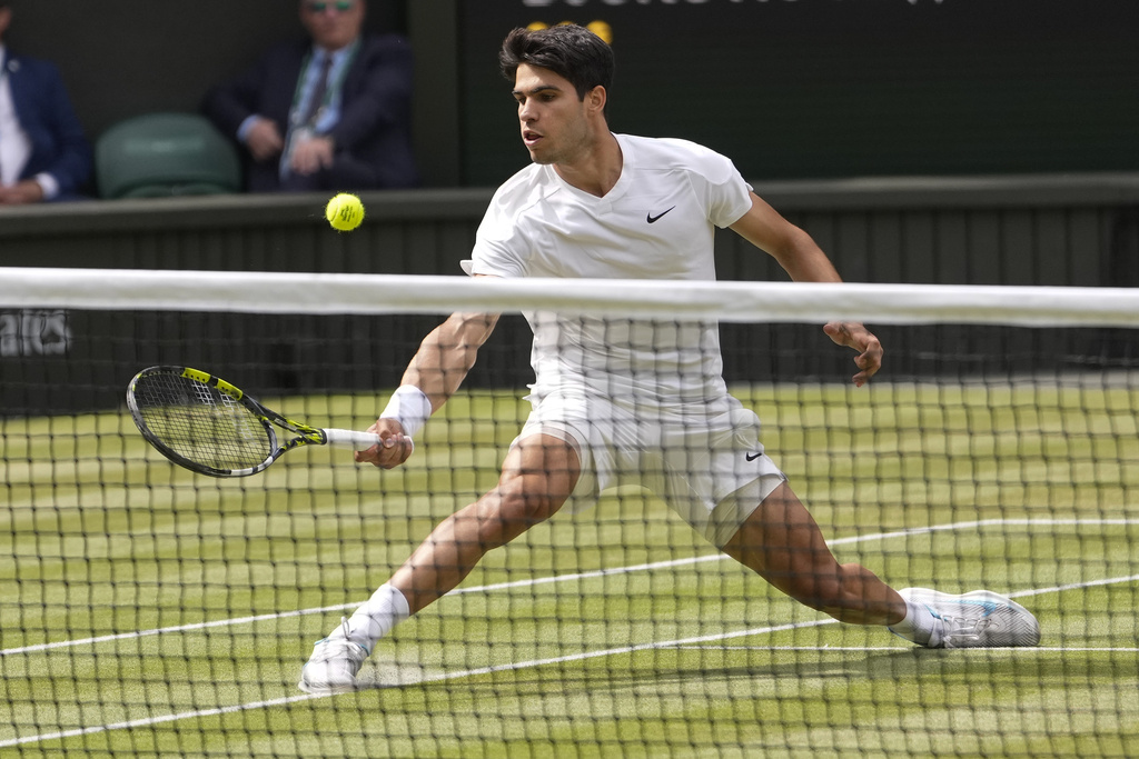 Carlos Alcaraz Beats Novak Djokovic In 2nd Consecutive Wimbledon Men's Singles Final