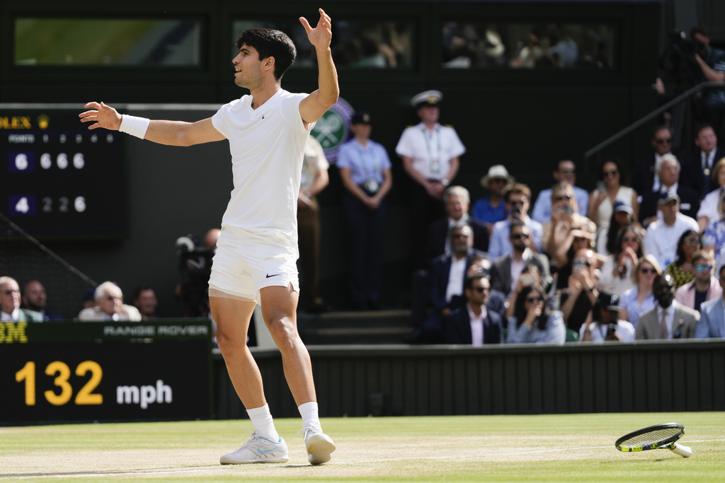 Carlos Alcaraz Beats Novak Djokovic In 2nd Consecutive Wimbledon Men's Singles Final