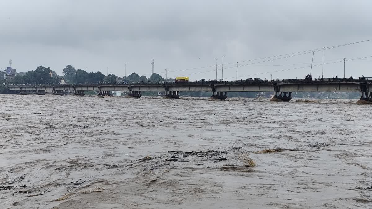 WATER LEVEL SPATE IN KOEL RIVER