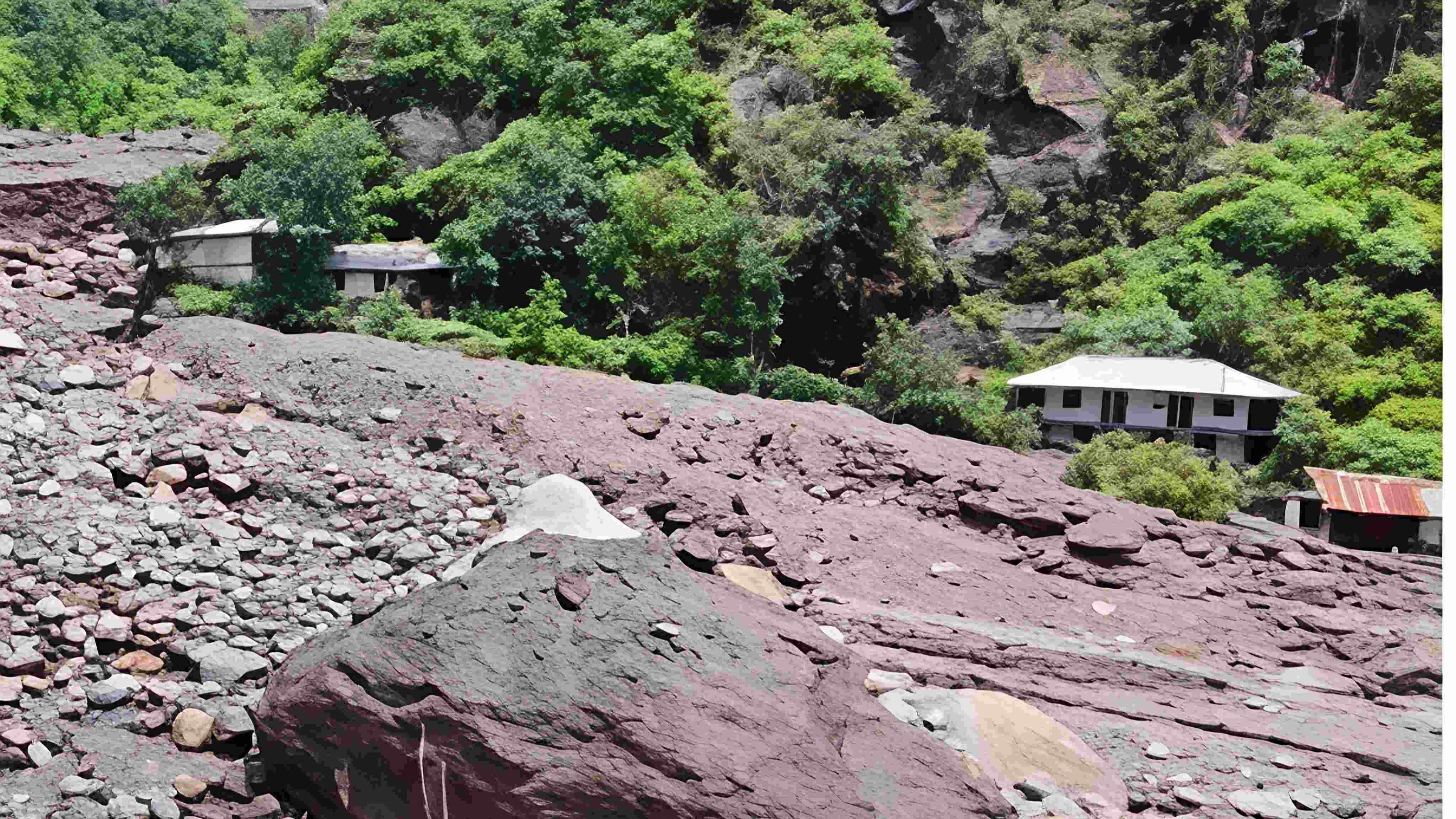 आपदा के बाद समेज गांव