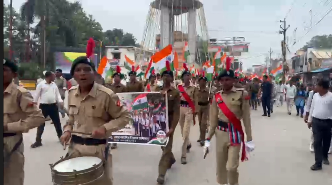 Tiranga Yatra : देशभक्ति के जज्बे से अंबिकापुर में निकली तिरंगा यात्रा, गूंजे भारत माता के जयकारे 2 TIRANGA YATRA AMBIKAPUR