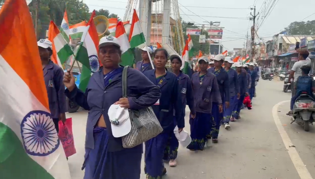 Tiranga Yatra : देशभक्ति के जज्बे से अंबिकापुर में निकली तिरंगा यात्रा, गूंजे भारत माता के जयकारे 1 TIRANGA YATRA AMBIKAPUR