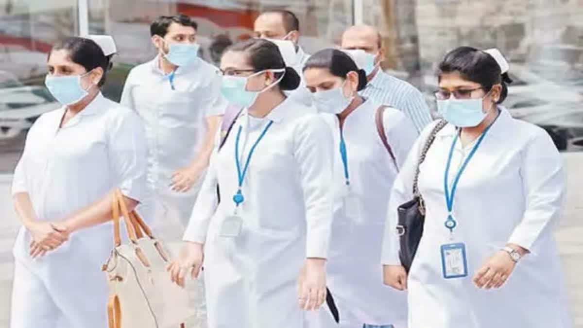 Students Of Amethi Institute Of Paramedical And Science Accuse Director Of Fraud Students Of Amethi Institute Of Paramedical And Science Accuse Director Of Fraud