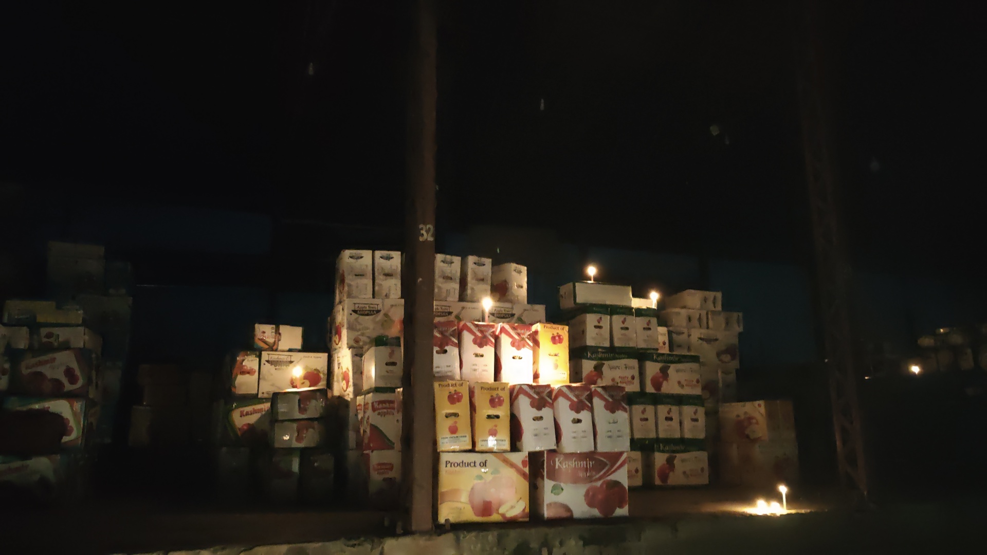 پلوامہ: پرچھو فروٹ منڈی میں بنیادی سہولیات کا فقدان