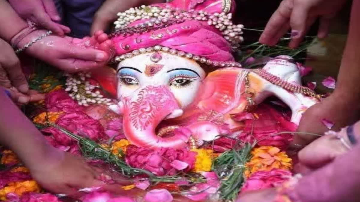 ગણેશની મૂર્તિ ઘરે લાવતા પહેલા ધ્યાનમાં રાખો આ 5 વાસ્તુ ટિપ્સ