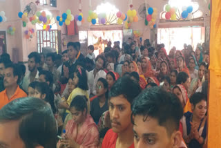 Crowd of devotees at the Ganesh temple in Jaipur