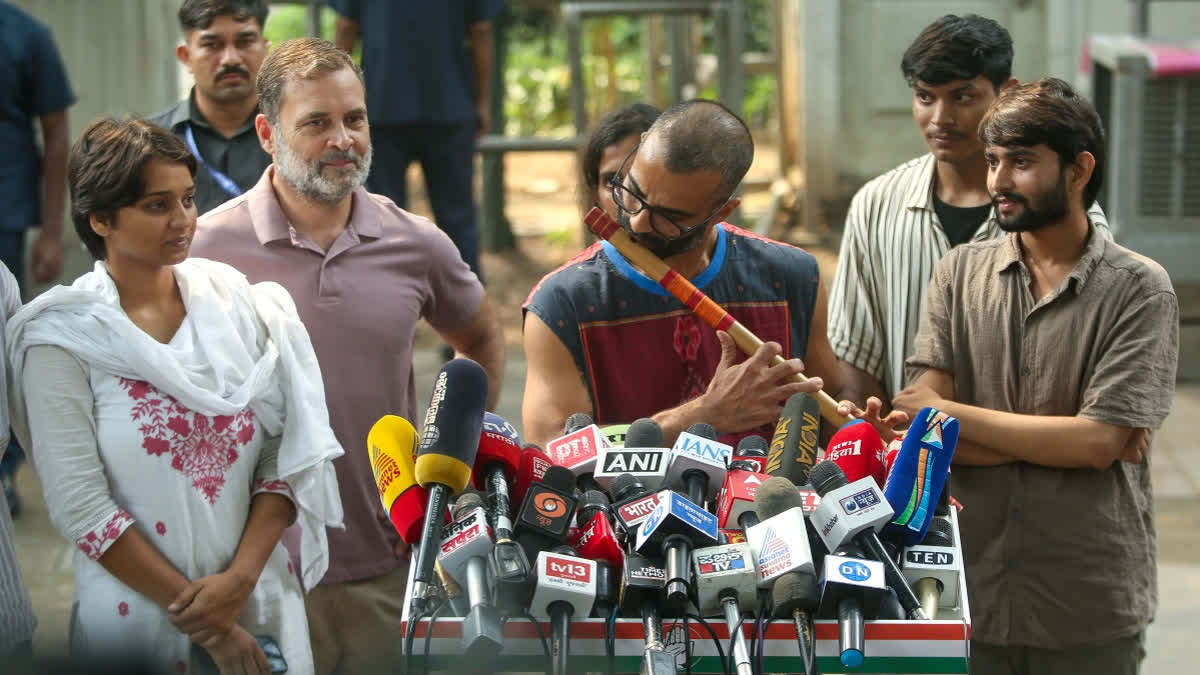 Dande 'Dande Ka Jawab': Rahul Gandhi Used Flute To Criticise Police Brutality ...