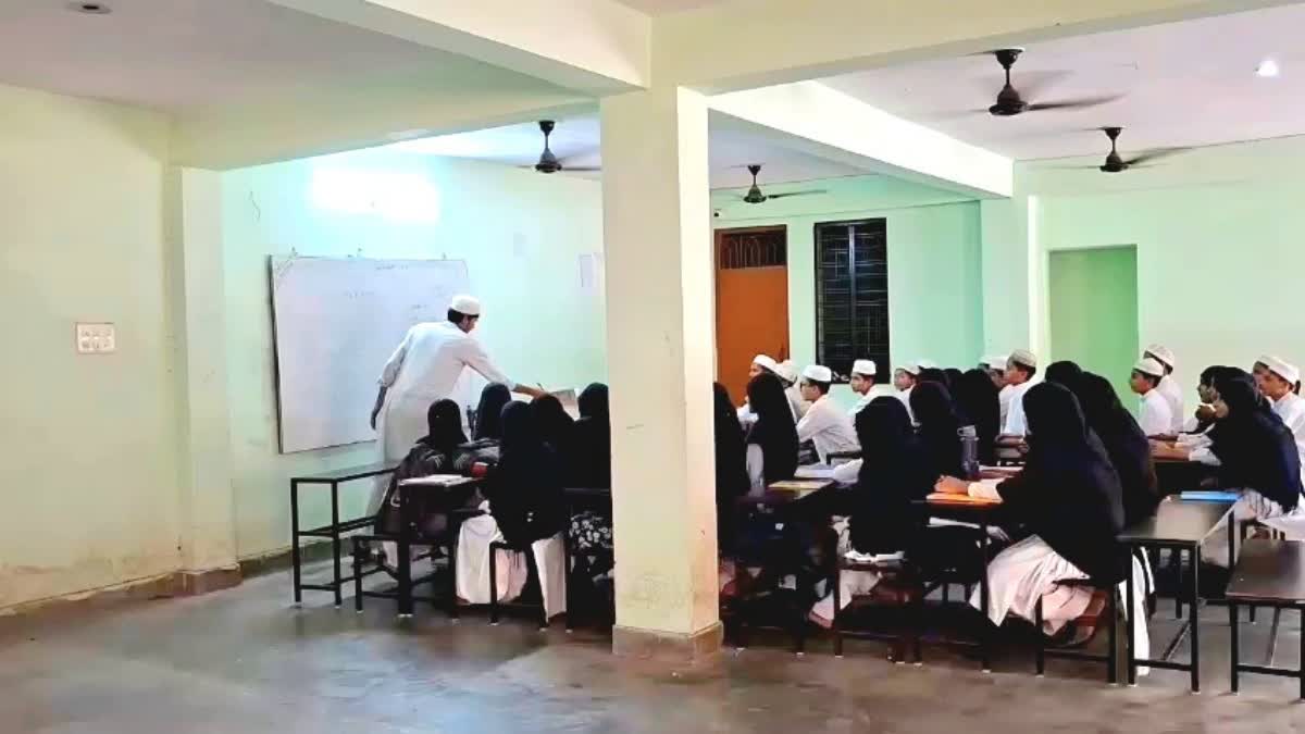 مدارس کے طلبہ کے ساتھ سوتیلا سلوک، اقلیتی طلبہ ’مڈ ڈے میل‘ سے محروم، امیدیں محکمہ تعلیم کی فائلوں میں دفن