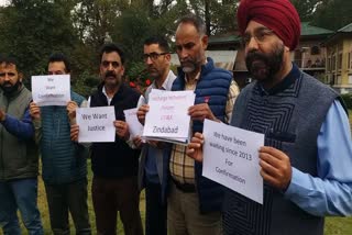 لیکچرار کے طور پر ترقی یافتہ مگر تصدیق کے منتظر، جموں و کشمیر کے اساتذہ انچارج لیکچرر کا ٹیگ ختم کرنا چاہتے ہیں