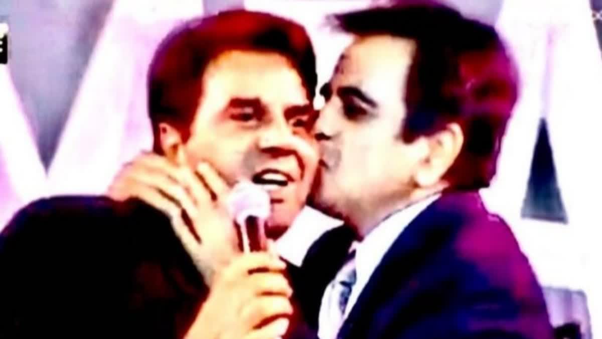 dharmendra admires tragedy king dilip kumar and came to mumbai for the first time to meet his idol