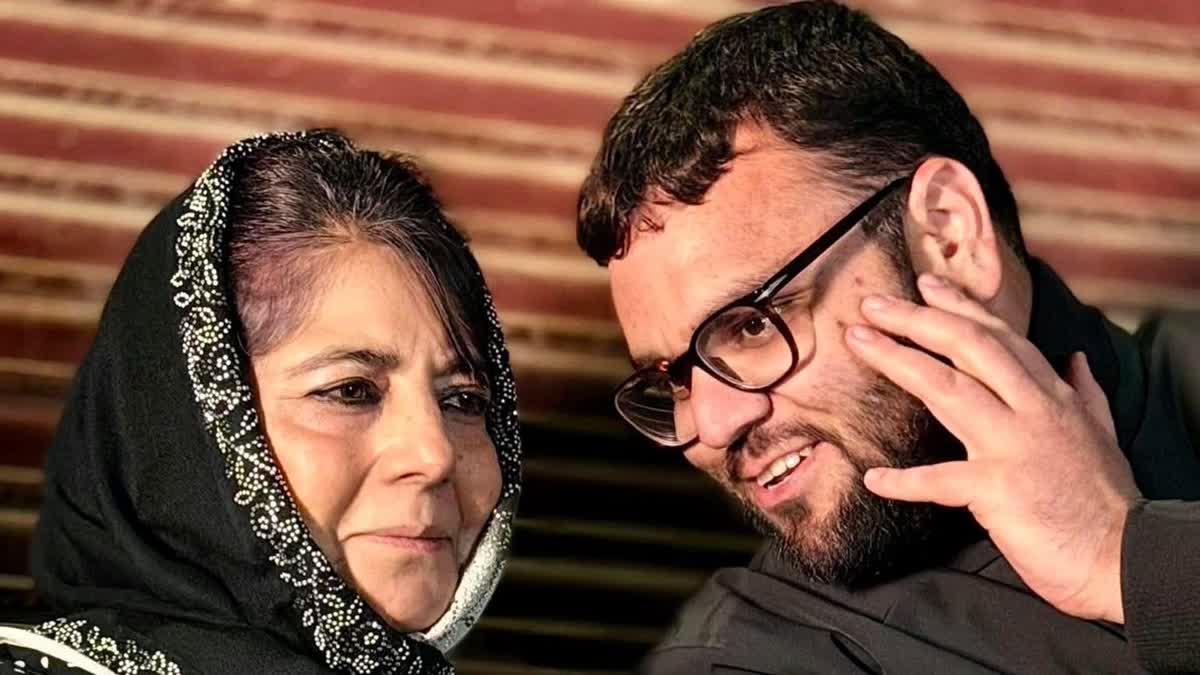 آغا منتظر مہدی (دائیں) نے بڈگام نشست پر جیت درج کر لی