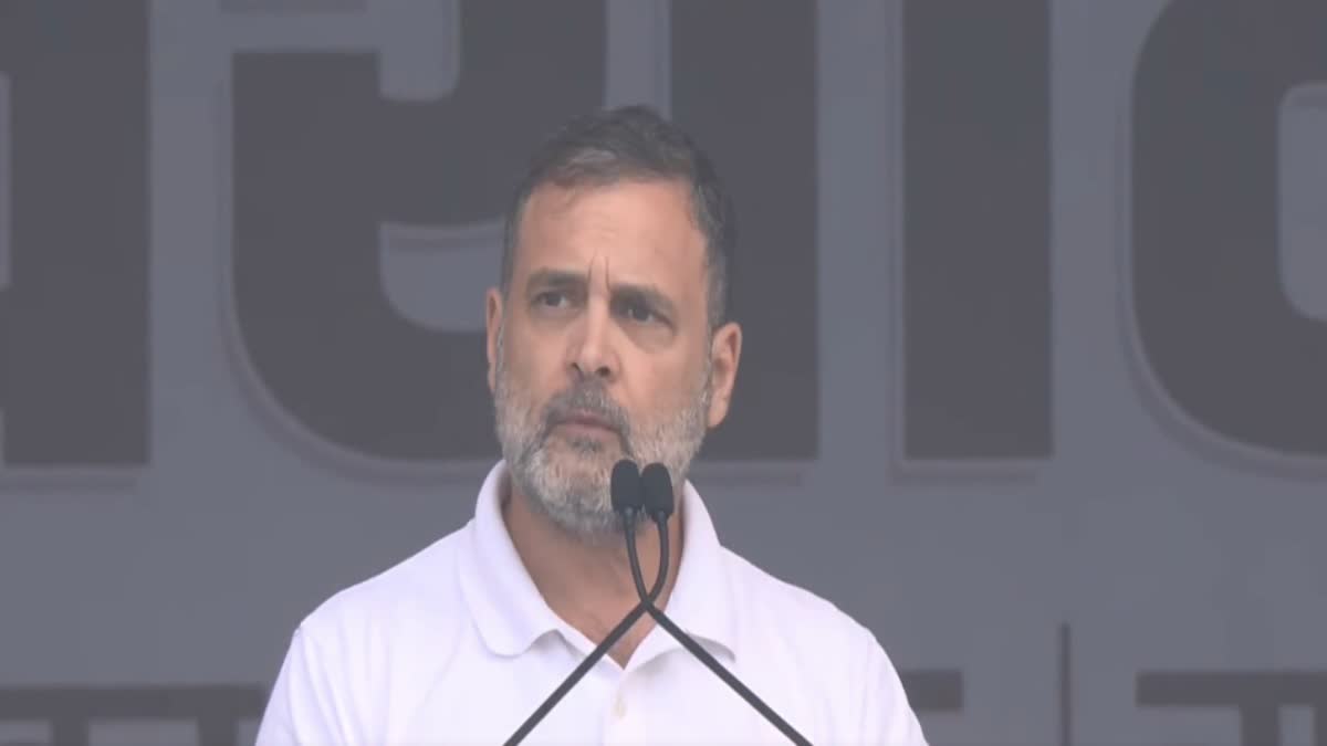 பாஜகவின் கட்டளைப்படி செயல்படுகிறது தேர்தல் ஆணையம் - ராகுல்காந்தி குற்றச்சாட்டு