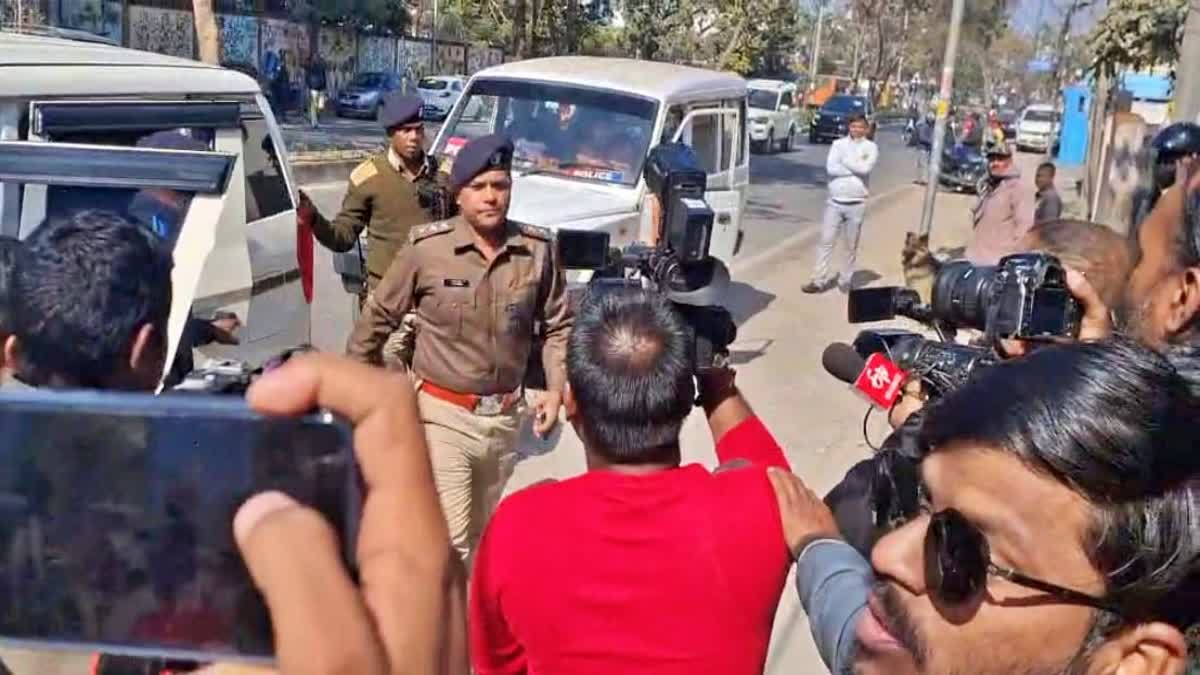 Ranchi Police in ED office