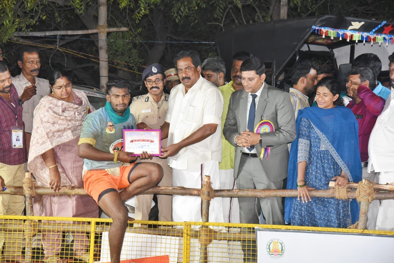 இரண்டாம் பரிசு பெற்ற கார்த்தி